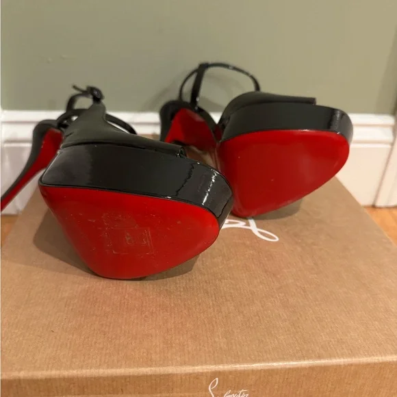Christian Louboutin Black Heels Patent Leather - Picture 4 of 4